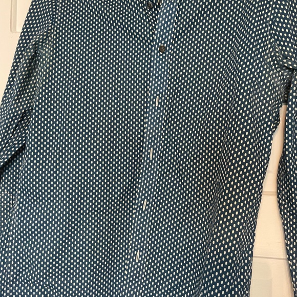 Men’s Dress Shirts (four pack size small - classic fit) - Picture 4 of 4